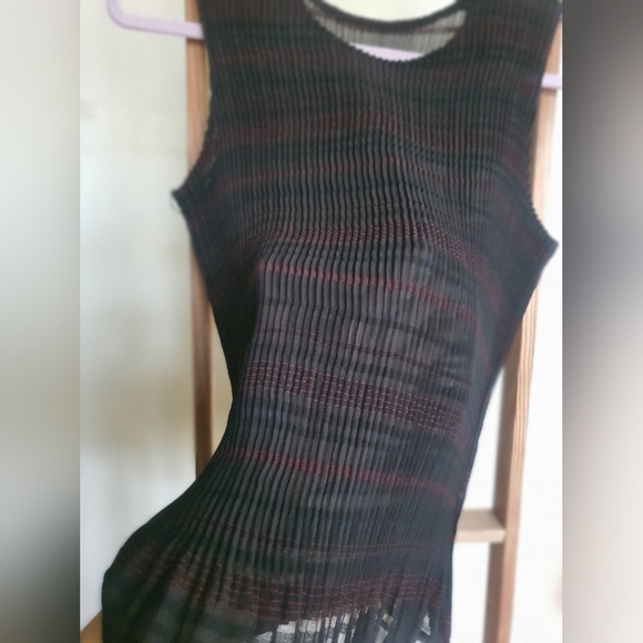 Sheer pleated striped top - Picture 3 of 4